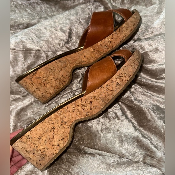 Beautiful cork wedge Jimmy Choo sandals. So comfortable and gently worn. - Picture 4 of 4